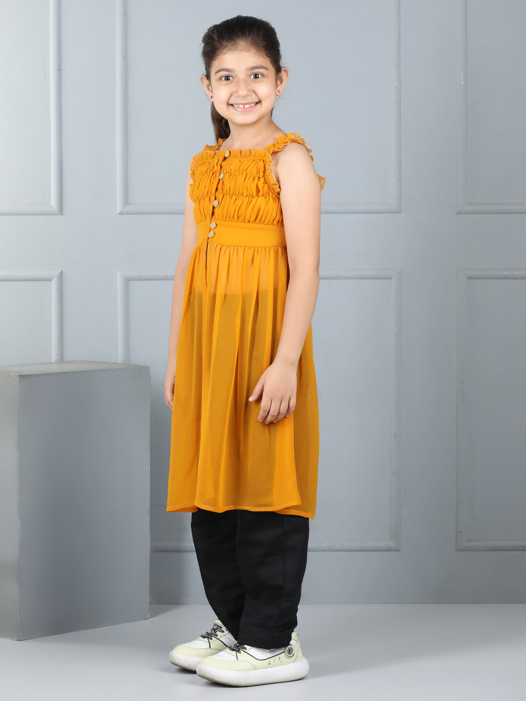 Aww Hunnie Premium Georgette Yoke-Detail Slit Top & Cotton-Twill Pant Set – Sleeveless Chic