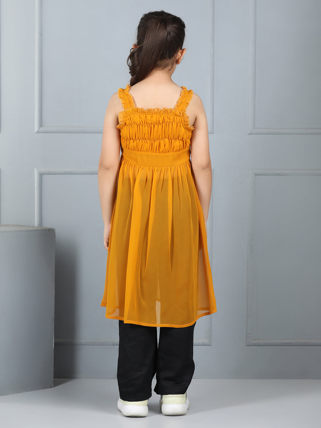 Aww Hunnie Premium Georgette Yoke-Detail Slit Top & Cotton-Twill Pant Set – Sleeveless Chic